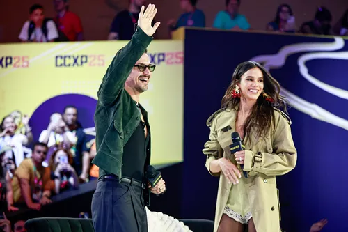 
					Bruna Marquezine provoca Romulo Estrela e faz pedido ousado na CCXP25
				
				