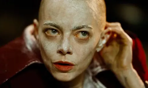 
					'Bugonia' brilha nos cinemas e é forte candidato ao Oscar 2026
				
				