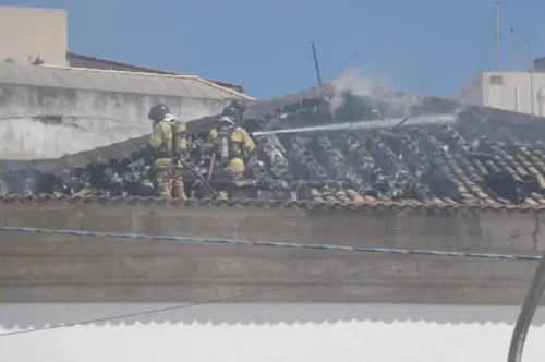 
				
					Câmara de Salvador retoma sessões ordinárias após incêndio
				
				