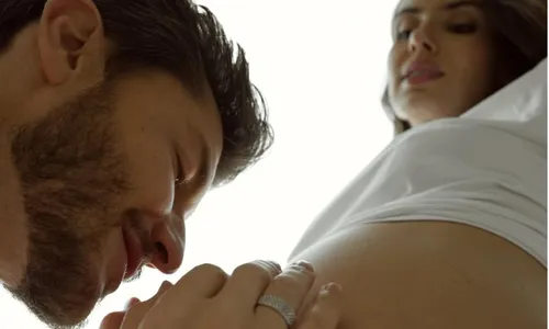 
					Camila Queiroz anuncia gravidez do primeiro filho
				
				
