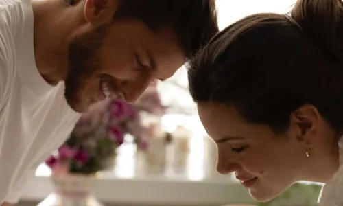 
					Camila Queiroz e Klebber Toledo anunciam nascimento da primeira filha
				
				