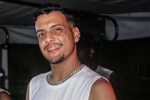 
					Cantor de pagode morre após ser retirado de casa e espancado na Bahia
				
				