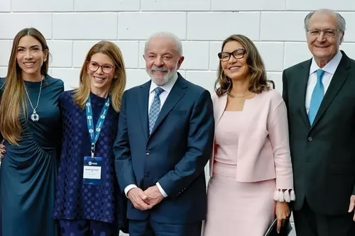 
					Caos no SBT: entenda a polêmica com bolsonaristas e Zezé Di Camargo
				
				