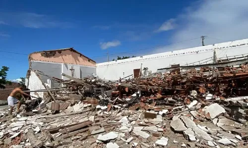 
					Capela desaba e só parede com imagem de Jesus fica intacta na Bahia
				
				
