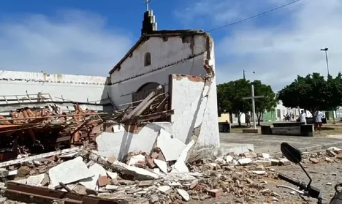 
					Capela desaba e só parede com imagem de Jesus fica intacta na Bahia
				
				