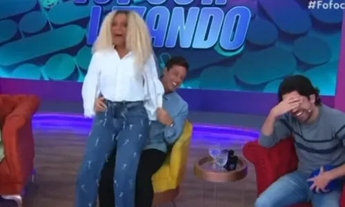 
					Cariúcha senta no colo de Cartolano e cena causa alvoroço na web; VEJA
				
				