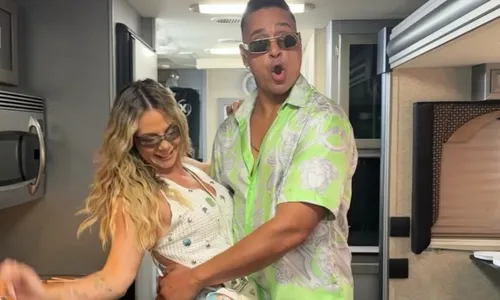 
					Carla Perez abre álbum de fotos com família e se declara para Xanddy
				
				