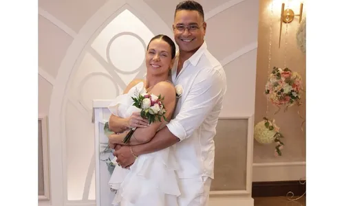 
					Carla Perez e Xanddy renovam votos de casamento em Las Vegas; FOTOS
				
				