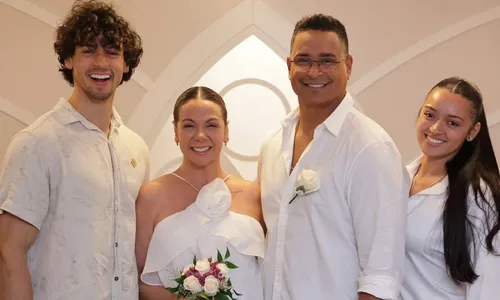 
					Carla Perez e Xanddy renovam votos de casamento em Las Vegas; FOTOS
				
				