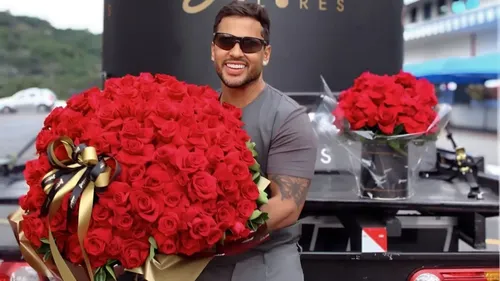 
					Carlinhos Maia não esconde ciúmes após Lucas Guimarães ganhar presente
				
				