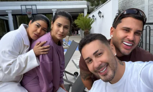 
					Simaria surge irreconhecível em foto com Simone, Carlinhos Maia e ex
				
				