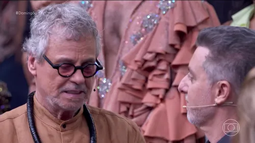 
					Carlinhos de Jesus dança após meses em cadeira de rodas e é ovacionado
				
				