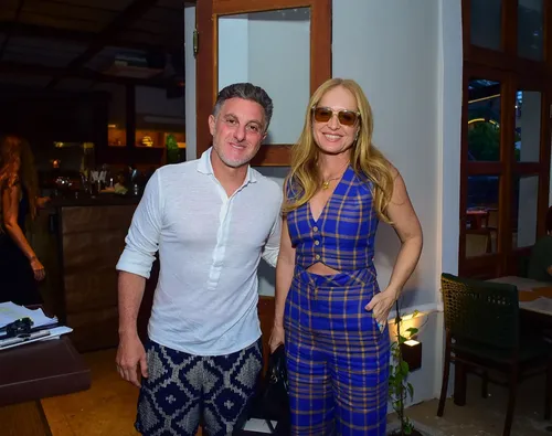 
					Carolina Dieckmmann emociona com homenagem a Preta Gil em festa; VÍDEO
				
				