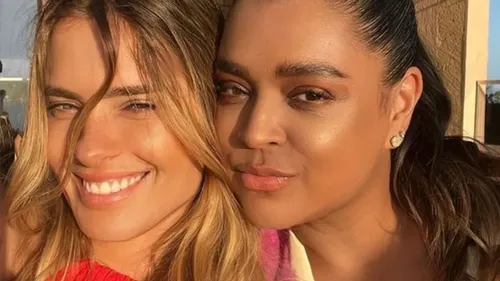   					Carolina Dieckmmann resgata foto com Preta Gil e desabafa: 'Confusão'  				  				