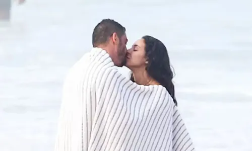 
					Cauã Reymond é flagrado com morena e web aponta encontro com ex
				
				