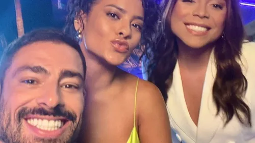 
					Cauã Reymond surge ao lado de Bella Campos e web reage: 'Paz reinou'
				
				