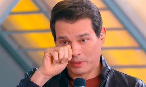 
					Celso Portiolli desabafa ao relembrar morte de Silvio Santos: ‘Pai'
				
				