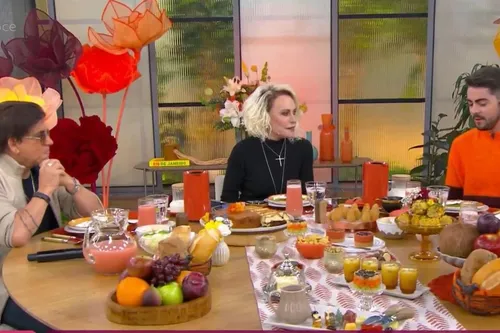 
					Chitãozinho surpreende em aparição com o filho gato no 'Mais Você'
				
				