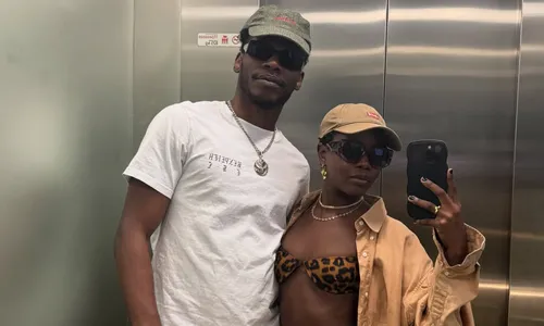 
				
					Clara Moneke exibe momento íntimo com galã de Vale Tudo e web reage
				
				