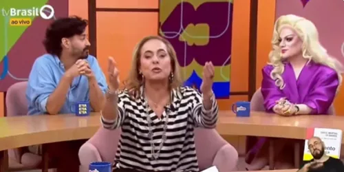 
					Claudia Leitte é anunciada em programa e reação de famosos divide web
				
				