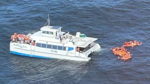
					Colisão entre catamarã e barco deixa passageiros à deriva na Bahia
				
				
