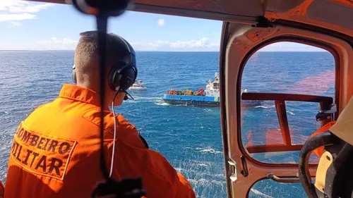 
					Colisão entre catamarã e barco deixa passageiros à deriva na Bahia
				
				