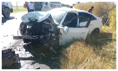 
				
					Colisão frontal causa três mortes na BR-242
				
				