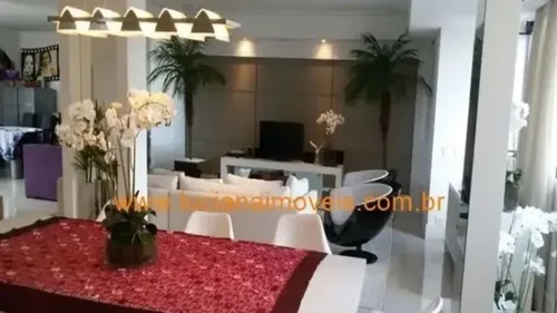 
					Como é a cobertura luxuosa de Mara Maravilha à venda por R$ 3 milhões
				
				