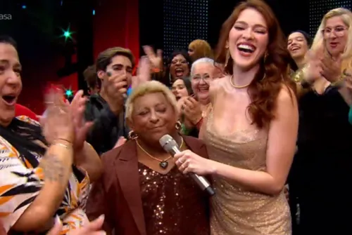 
					Patixa tieta Cauã Reymond e 'encarna' Odete Roitman em encontro; vídeo
				
				