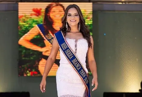 
				
					Miss baiana morta no PR é enterrada no dia em que completaria 24 anos
				
				