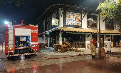
					Criança de 3 anos morre carbonizada após incêndio em Praia do Forte
				
				