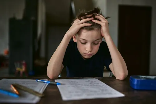 
					Crianças sem escuta, adultos medicados
				
				