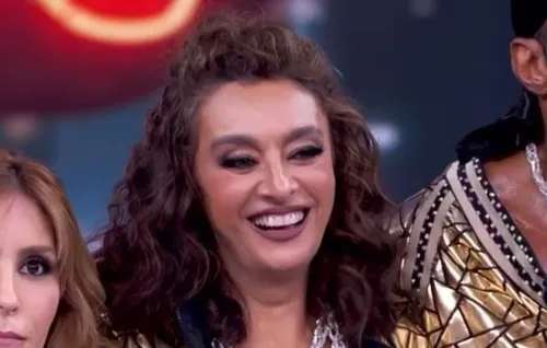  					'Dança dos Famosos': Cátia Fonseca sofre com lesão e é eliminada  				  				
