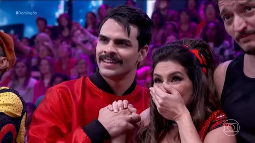   					Dança dos Famosos: eliminadas choram e web se revolta: ‘É piada’  				  				
