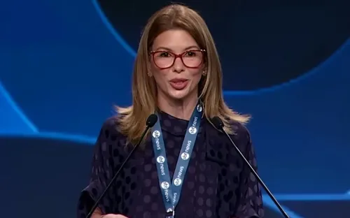 
					Leo Dias apresenta namorado e dá beijo durante ao vivo: 'Nervoso'
				
				