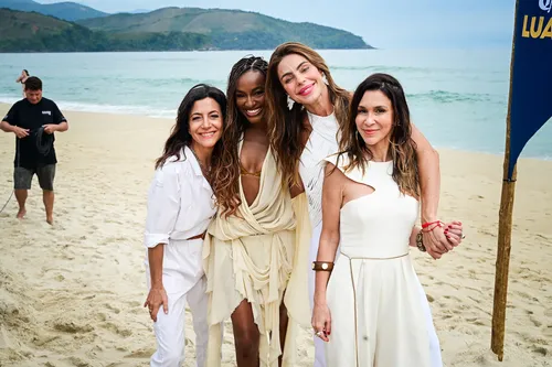 
					Daniella Cicarelli faz rara aparição ao lado de ex-VJs da MTV; FOTOS
				
				