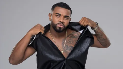 
				
					Davi Brito reage após ser visto com plug anal em mala; VÍDEO
				
				