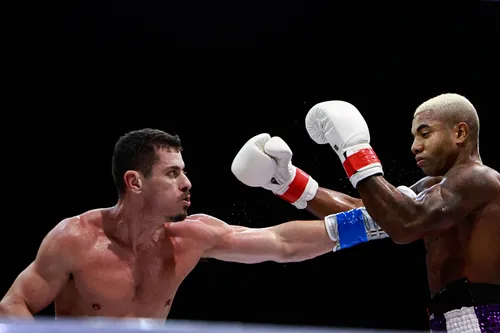 
					Davi Brito é humilhado por Sacha Bali e vira piada: 'Apanhou pouco'
				
				