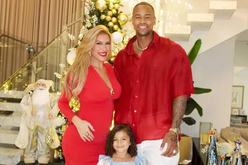 
					De Ivete e Daniel a Léo e Lore: famosos celebram o Natal em família
				
				