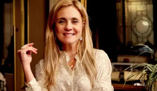 
					Avenida Brasil: Carminha descobre gravidez e Monalisa flagra traição
				
				