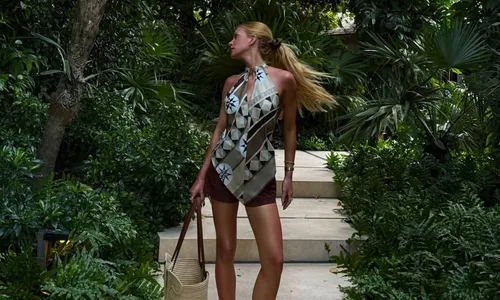 
					De biquíni, Marina Ruy Barbosa causa alvoroço com cavalo dentro do mar
				
				