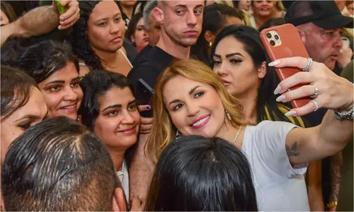 
					Deolane Bezerra causa tumulto durante evento em meio à briga judicial
				
				