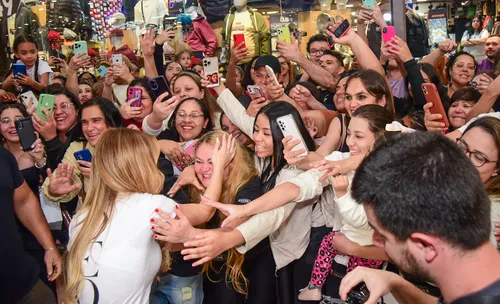 
					Deolane Bezerra causa tumulto durante evento em meio à briga judicial
				
				