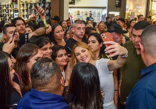 
					Deolane Bezerra causa tumulto durante evento em meio à briga judicial
				
				