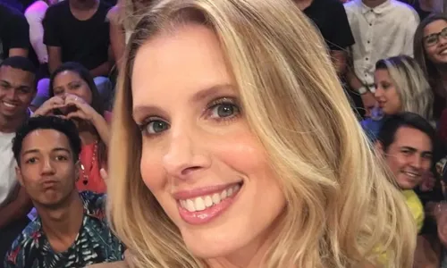 
					Descubra 10 famosos que vivem com doenças incuráveis
				
				