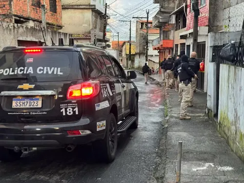 
					Dez são presos e um morre durante operação policial em Salvador
				
				
