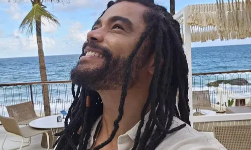 
				
					Diogo Almeida exibe álbum com Aline Patriarca e sogros na Bahia
				
				