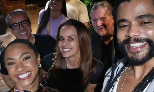 
				
					Diogo Almeida exibe álbum com Aline Patriarca e sogros na Bahia
				
				