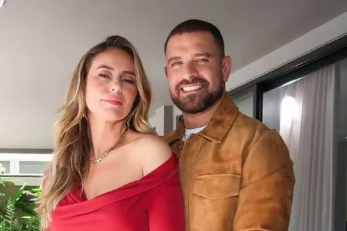 
					Diogo Nogueira se declara para Paolla Oliveira em show: 'Não acaba'
				
				