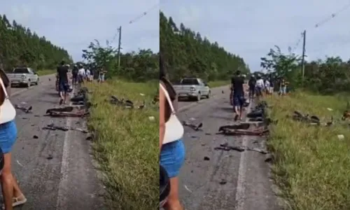 
					Dois jovens morrem e oito ficam feridos em batida entre carro e motos
				
				